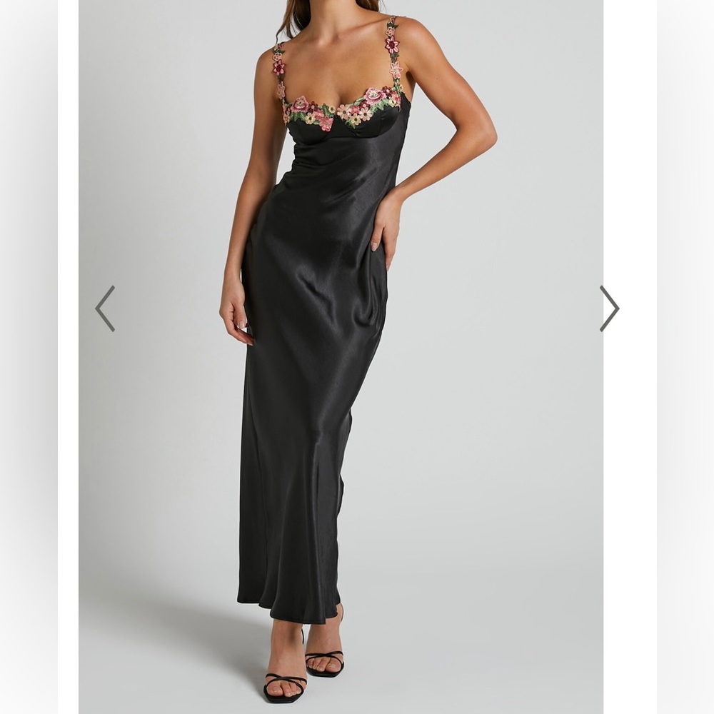 FLORAL DETAIL CUP BUST SATIN DRESS IN BLACK